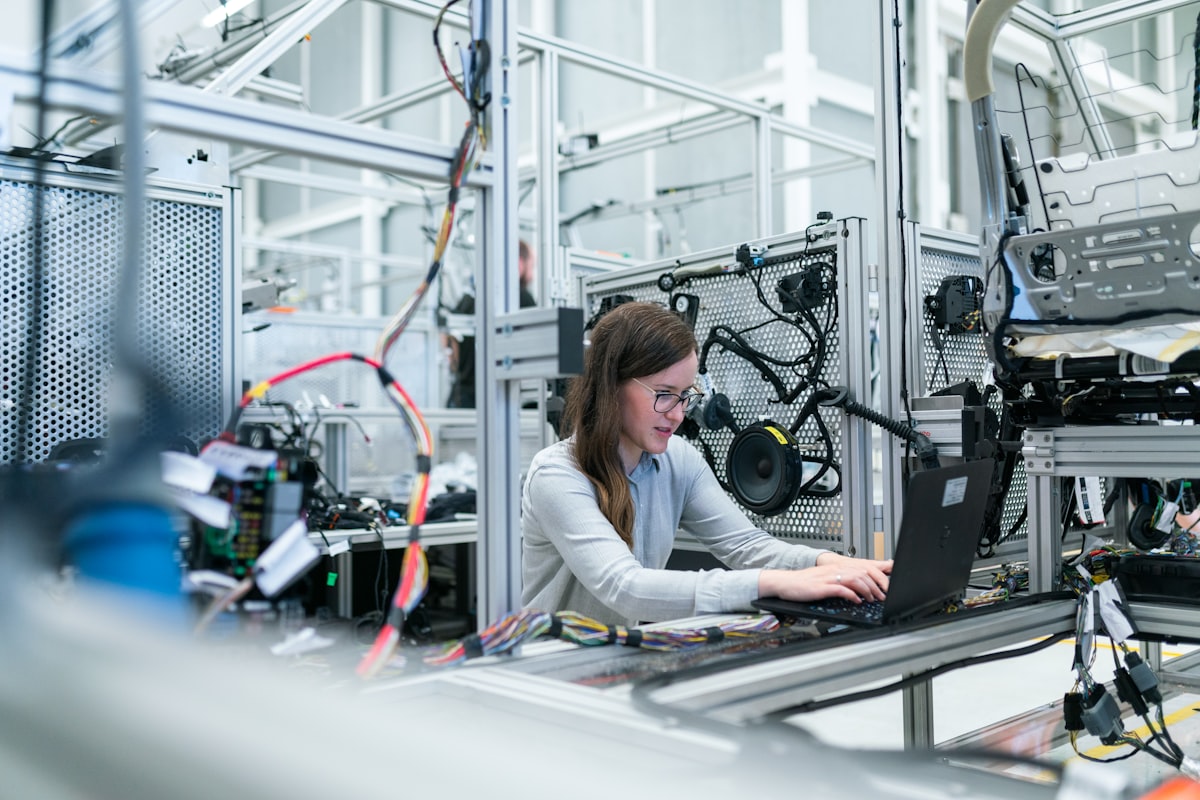Hybrid Manufacturing: When CNC Machining Meets 3D Printing